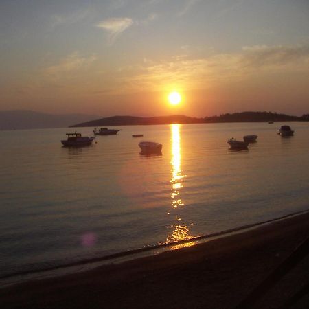 Melaike Hotel Foça Buitenkant foto