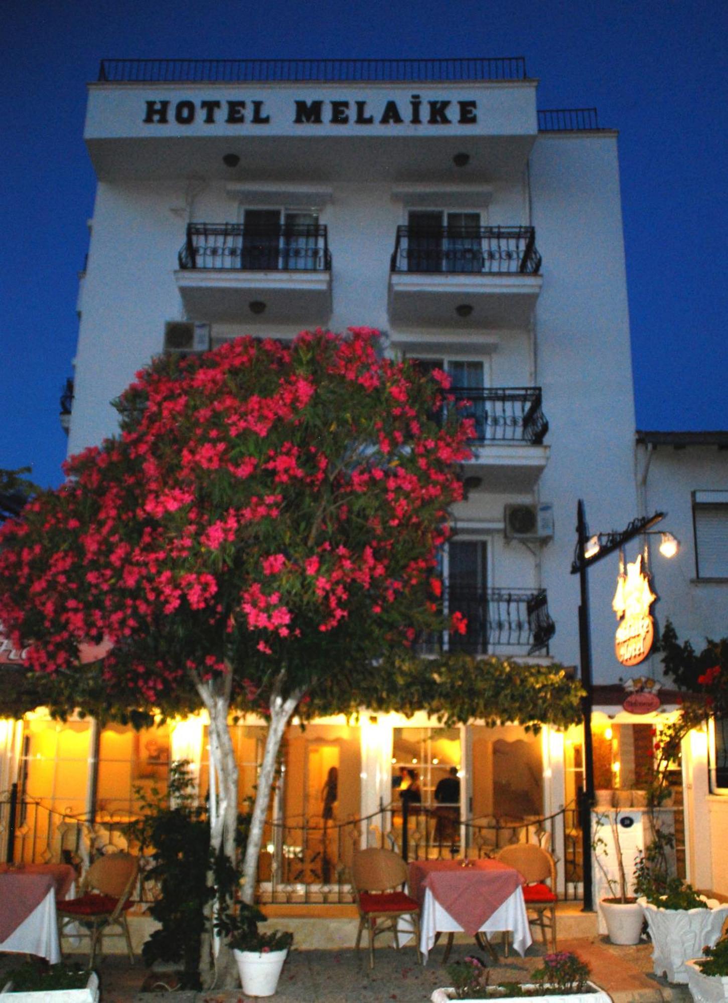 Melaike Hotel Foça Buitenkant foto