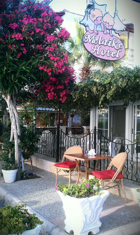 Melaike Hotel Foça Buitenkant foto
