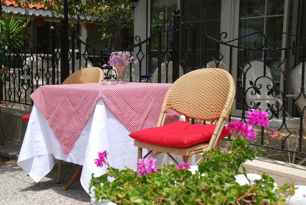 Melaike Hotel Foça Buitenkant foto