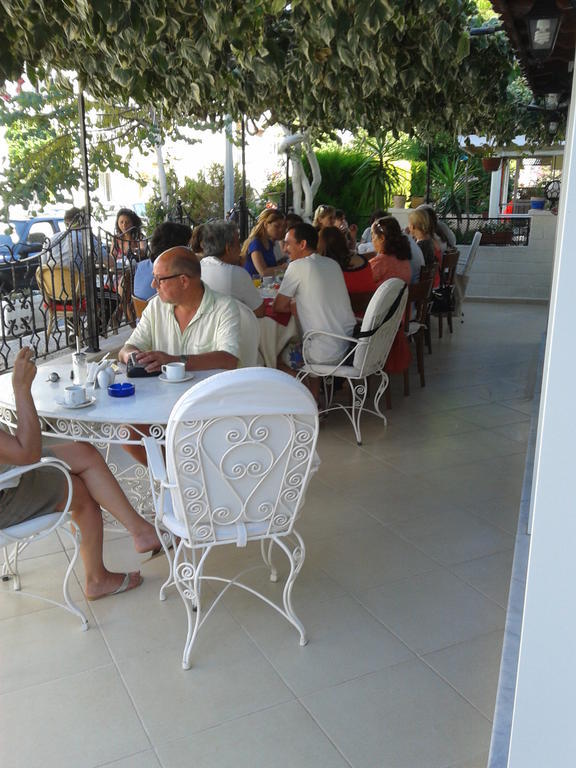 Melaike Hotel Foça Buitenkant foto